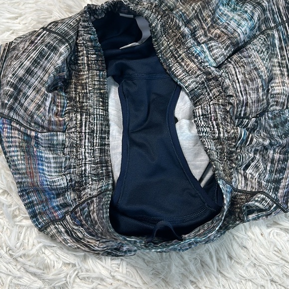 Lululemon Hotty Hot Short *Long 4" Digital Oasis Grey Multi / True Navy - Picture 3 of 6